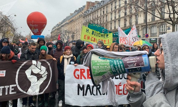 Réforme du système des retraites en France: le mouvement de grève se durcit