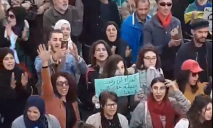 VIDÉO : Des algéroises ont brisé le dispositif policier à l’occasion de la journée internationale de la femme.