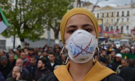 Hirak : les Algériens défient le pouvoir et le coronavirus